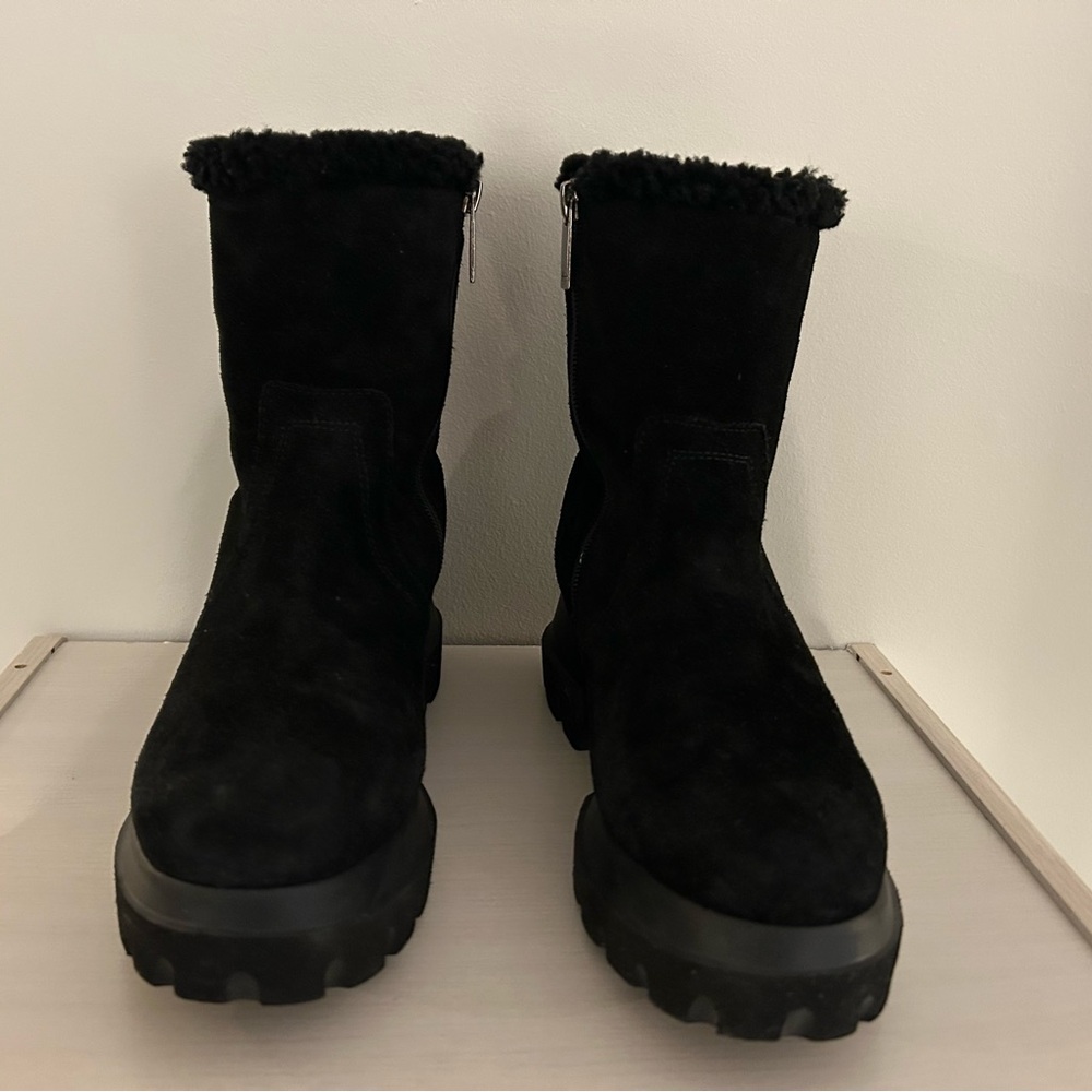 Aquatalia - Kyla Black Shearling  Winter Boots - Great Shape -  size 7
